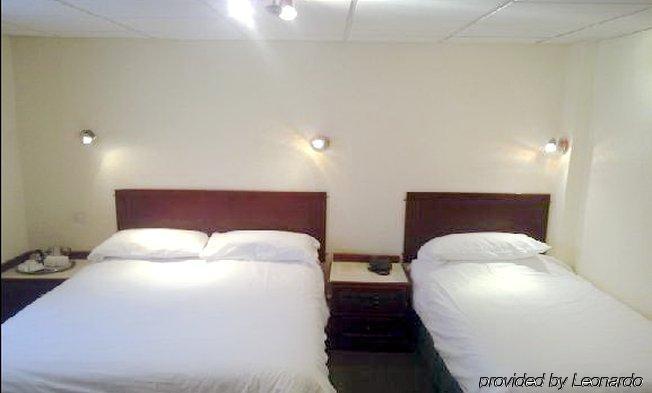 Cedar Tree Hotel รูจลีย์ ภายนอก รูปภาพ