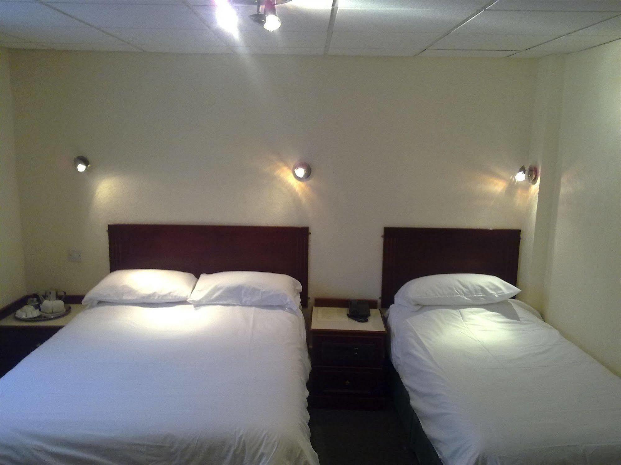 Cedar Tree Hotel รูจลีย์ ห้อง รูปภาพ