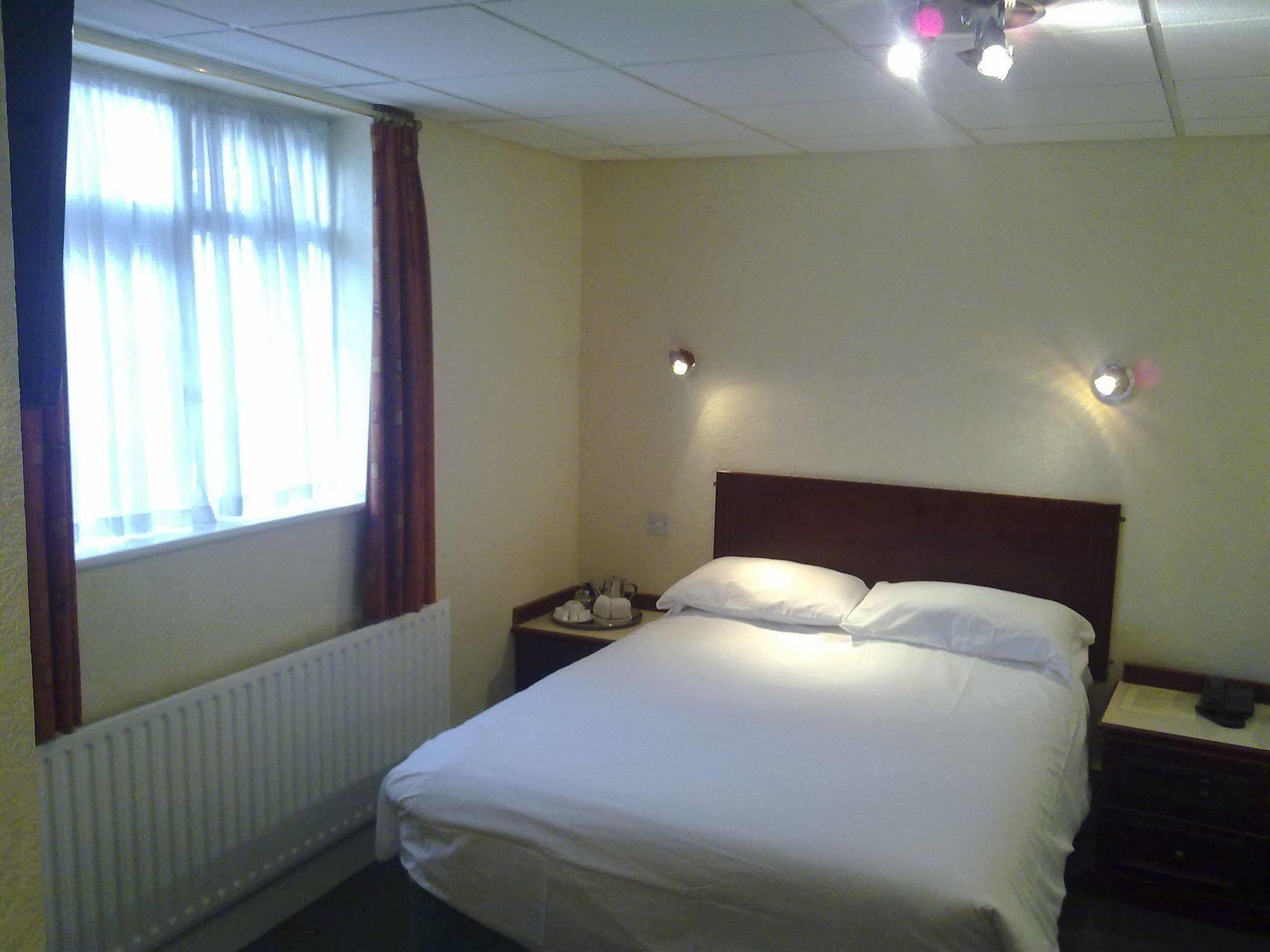 Cedar Tree Hotel รูจลีย์ ภายนอก รูปภาพ