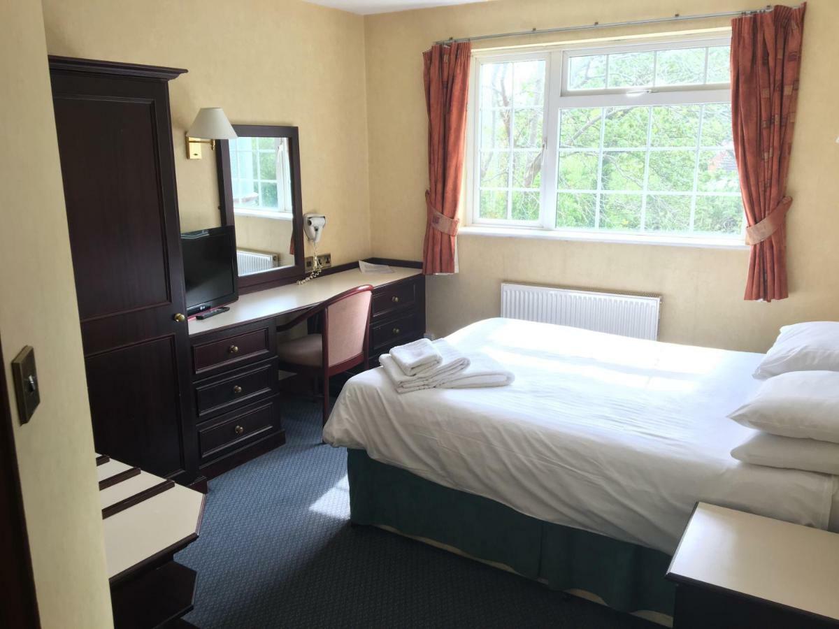 Cedar Tree Hotel รูจลีย์ ภายนอก รูปภาพ