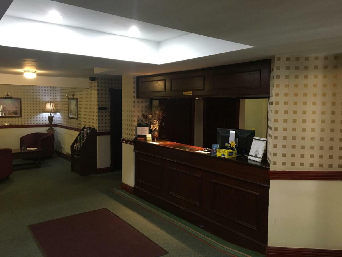 Cedar Tree Hotel รูจลีย์ ภายนอก รูปภาพ