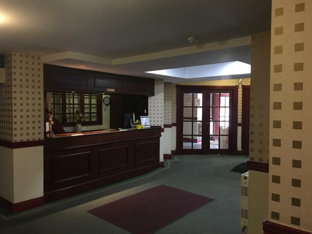 Cedar Tree Hotel รูจลีย์ ภายนอก รูปภาพ
