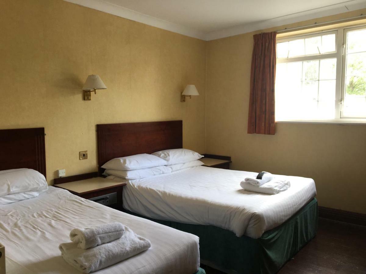 Cedar Tree Hotel รูจลีย์ ภายนอก รูปภาพ
